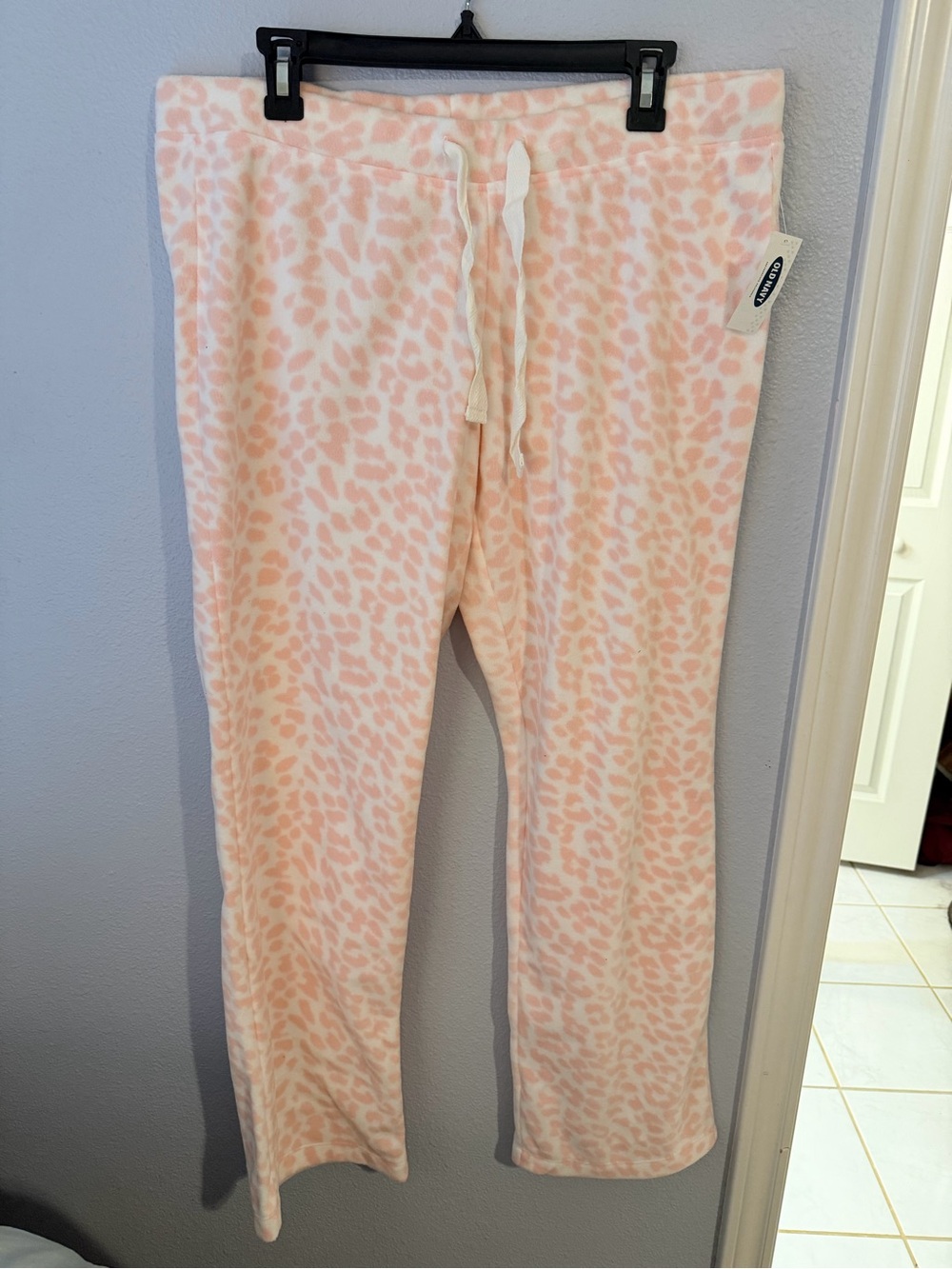 Women’s Pink Leopard Print Lounge pajama Pants - soft fleece